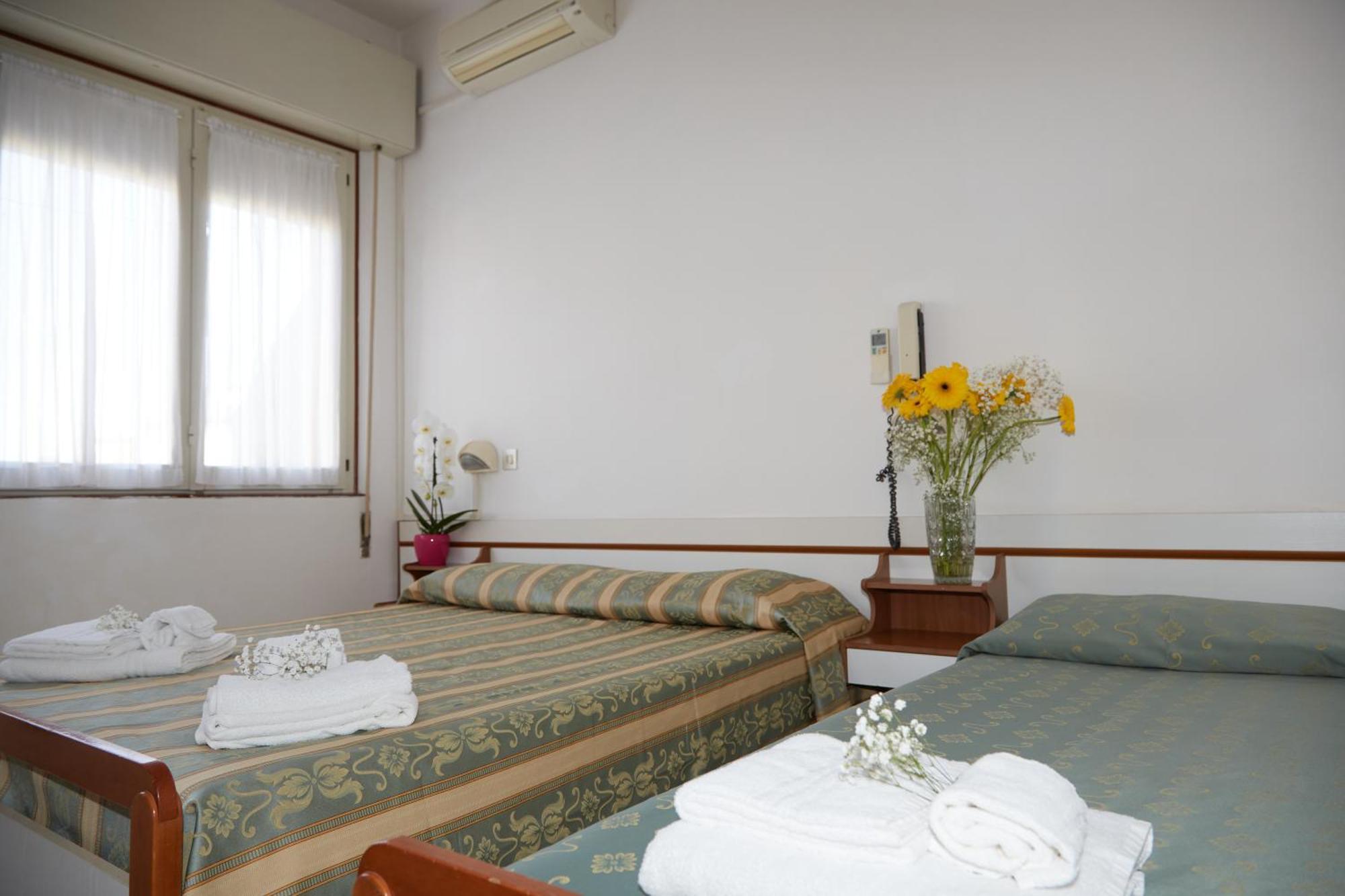 Hotel Italiaแชร์เวีย ภายนอก รูปภาพ