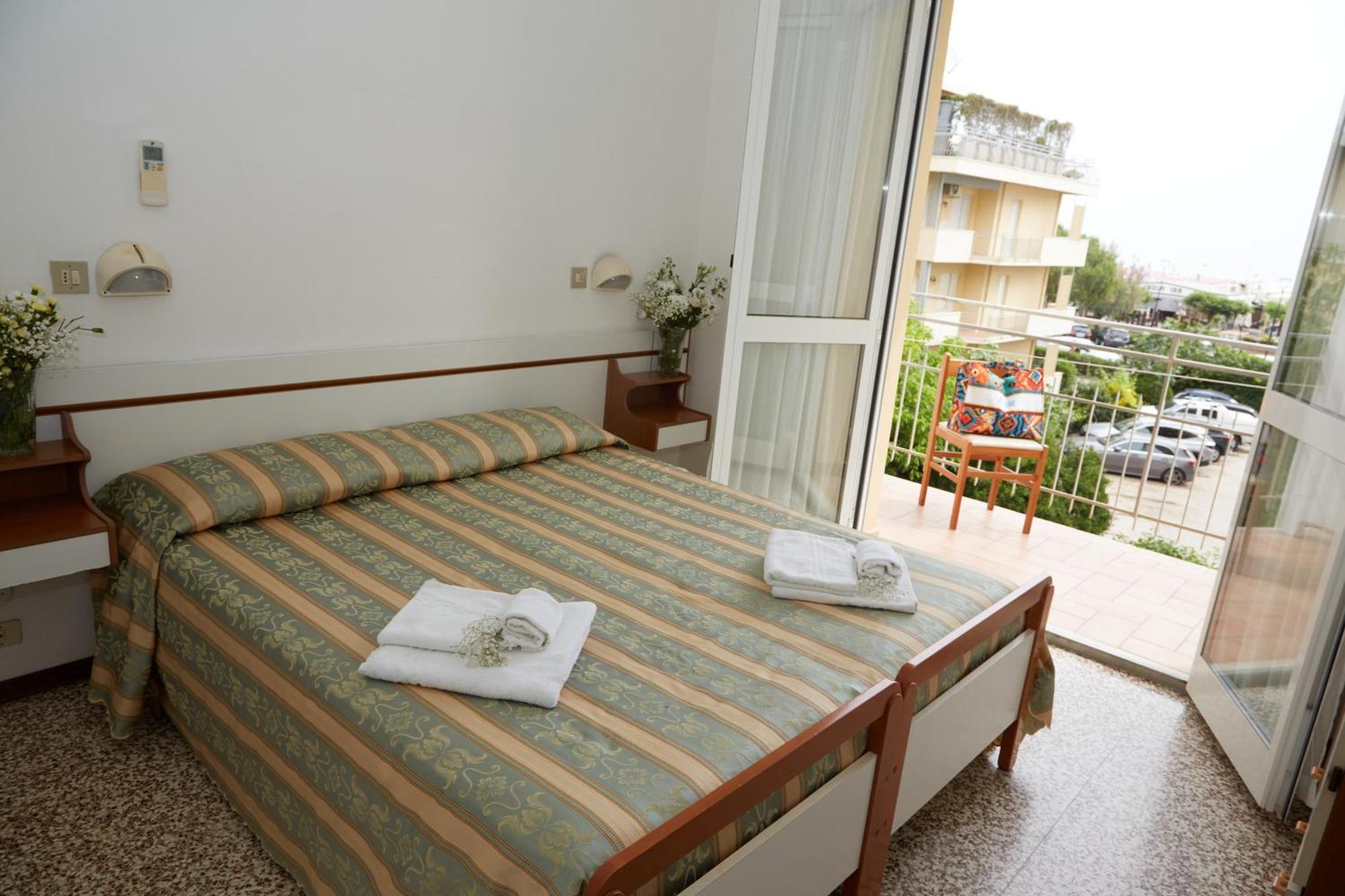 Hotel Italiaแชร์เวีย ภายนอก รูปภาพ