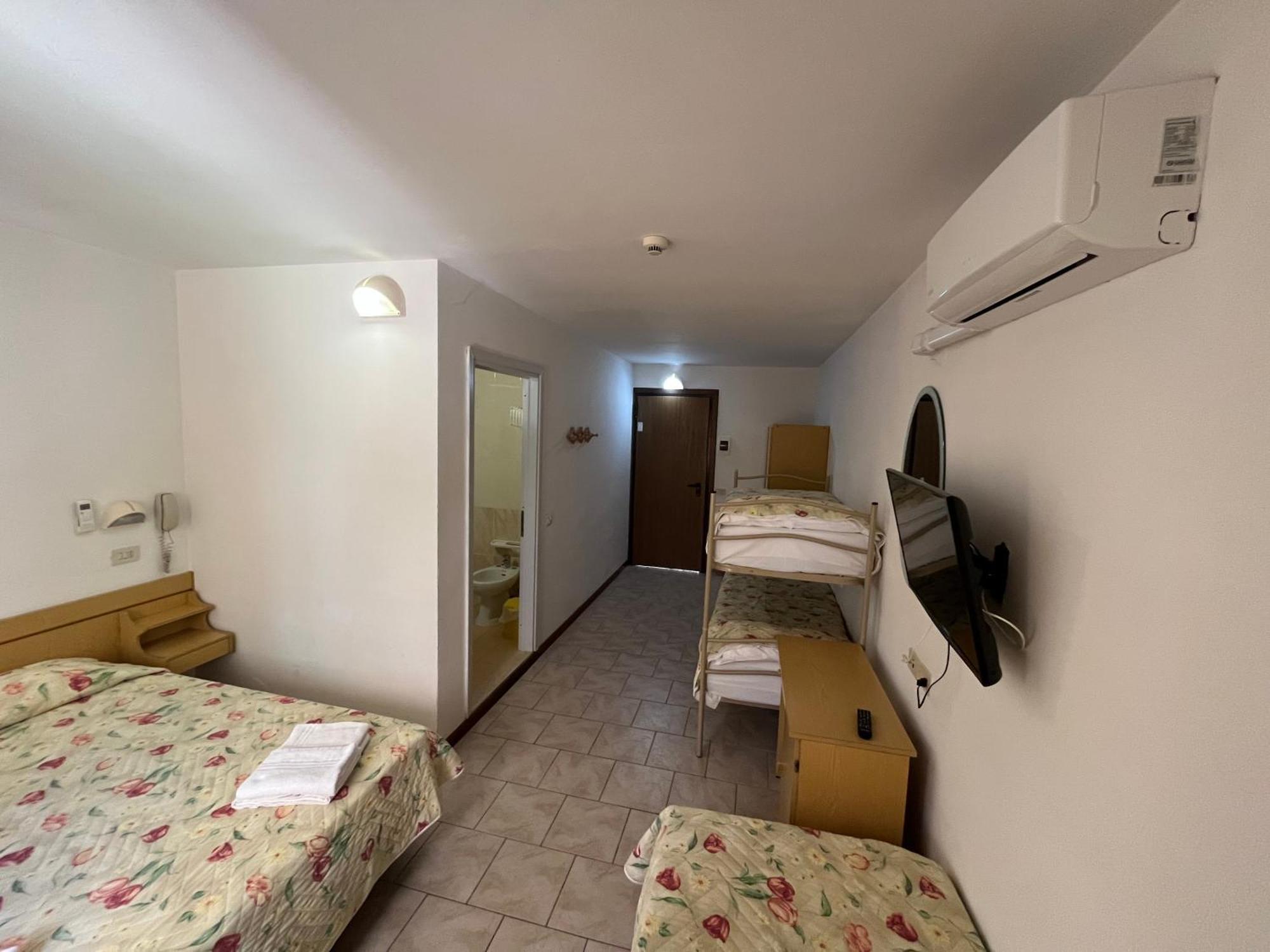 Hotel Italiaแชร์เวีย ภายนอก รูปภาพ